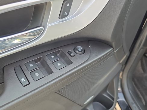 Used 2016 Chevrolet Equinox LTZ w/ Enhanced Convenience Package image 20