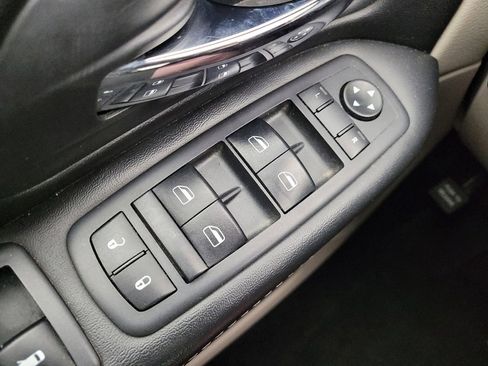 Used 2019 Dodge Grand Caravan SXT FWD image 27