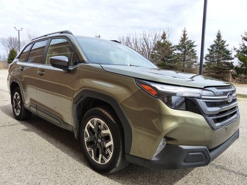 Used 2025 Subaru Forester Premium w/ Convenience Package #1 AWD/4WD image 8