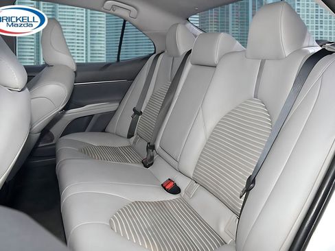 Used 2019 Toyota Camry SE FWD image 7