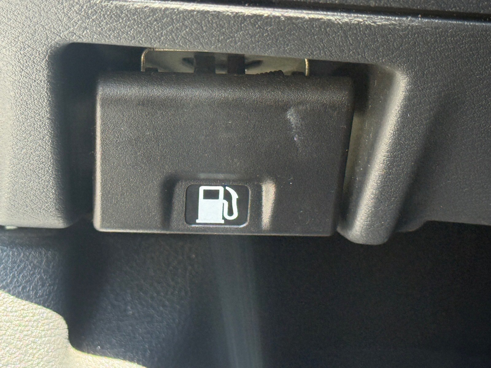 Used 2025 Nissan Sentra SV FWD image 36
