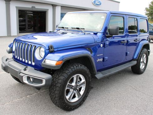 Used 2020 Jeep Wrangler Unlimited Sahara w/ Safety Group AWD/4WD image 2