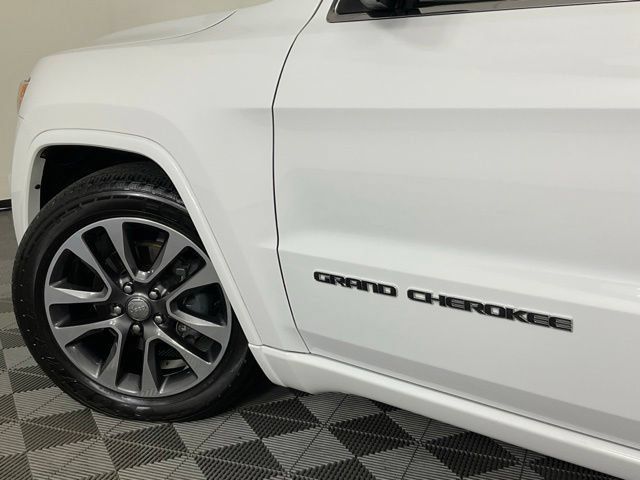 Used 2017 Jeep Grand Cherokee Overland AWD/4WD image 34