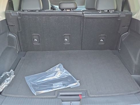 Used 2025 Nissan Rogue SV w/ SV Premium Package image 9