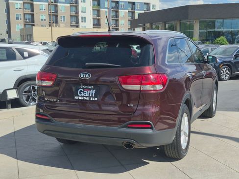 Used 2017 Kia Sorento LX FWD image 3