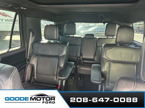 Used 2025 Ford Expedition Platinum w/ Stealth Performance Package AWD/4WD image 9