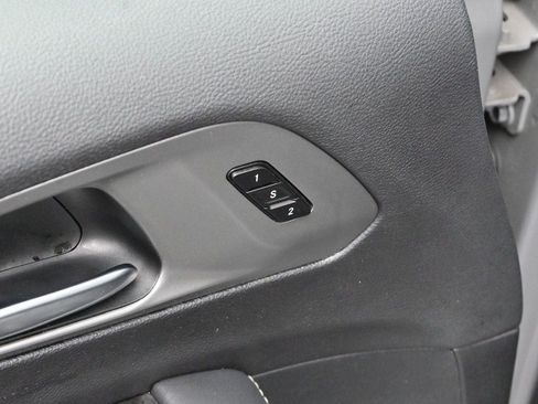 Used 2025 Chrysler Pacifica Select FWD image 39