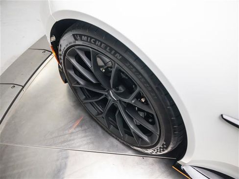 Used 2025 Aston Martin V8 Vantage Coupe image 8