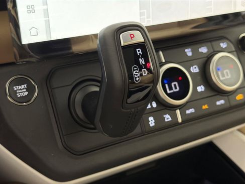 New 2026 Land Rover Defender 110 X-Dynamic SE image 16