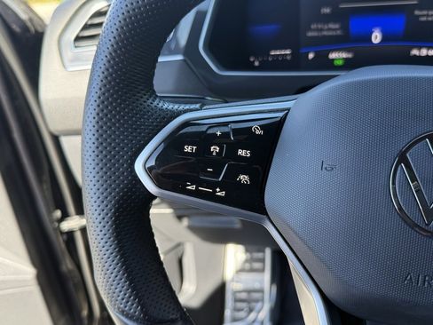 Used 2023 Volkswagen Tiguan SE R-Line image 15