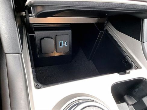 Used 2023 Ford Explorer XLT image 25