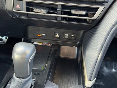 Used 2025 Toyota Camry SE w/ Convenience Package FWD image 13