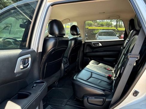 Used 2019 Nissan Pathfinder SL AWD/4WD image 23