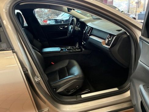 Used 2021 Volvo S60 T8 R-Design Expression image 33