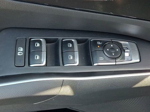 Certified 2025 Kia Sorento S image 26