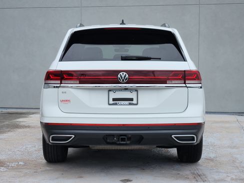 Used 2024 Volkswagen Atlas SE w/ Black Wheel Package FWD image 8