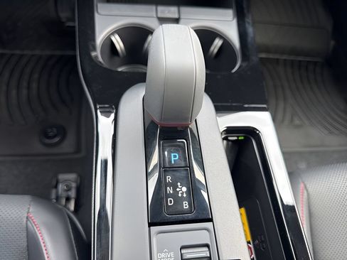 Used 2026 Toyota Prius Plug-In Hybrid FWD image 19