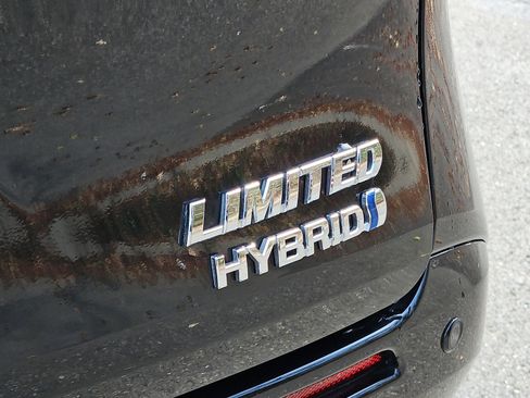Used 2024 Toyota Sienna Limited image 33