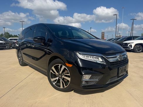 Used 2019 Honda Odyssey Elite image 3