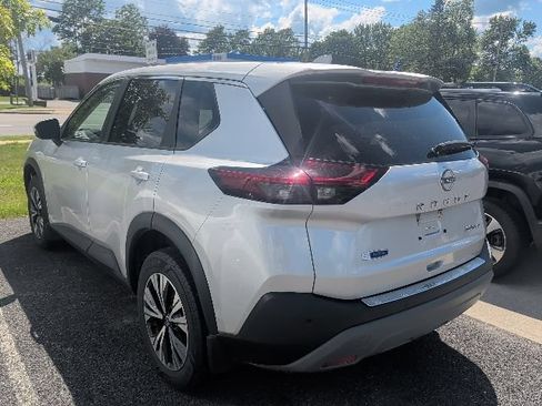 Certified 2022 Nissan Rogue SV AWD/4WD image 6