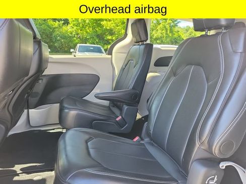 Certified 2024 Chrysler Pacifica Touring-L FWD image 26