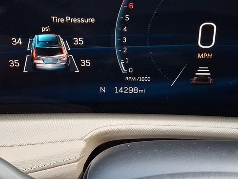 Certified 2024 Cadillac XT4 Luxury w/ Cold Weather Package AWD/4WD image 23