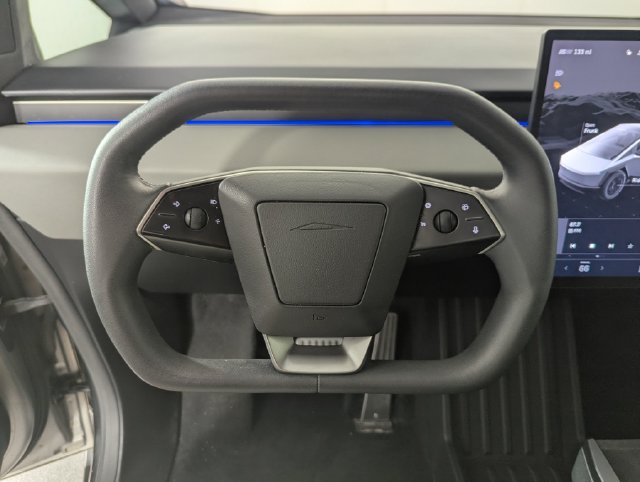 Used 2025 Tesla Cybertruck AWD Crew Cab image 12