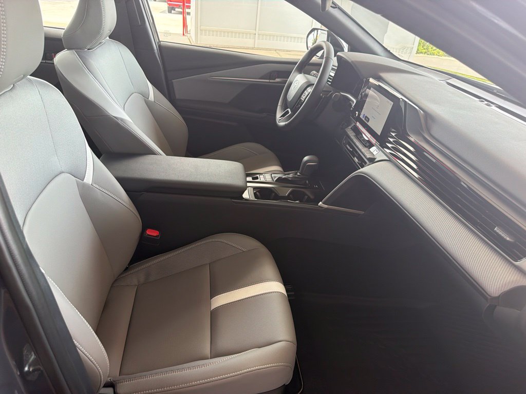 Used 2026 Toyota Camry SE FWD image 33