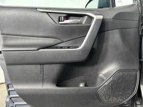 Used 2021 Toyota RAV4 XLE AWD/4WD image 23
