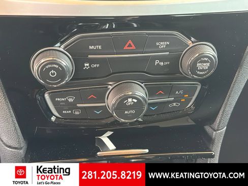 Used 2023 Chrysler 300 Touring L RWD image 14