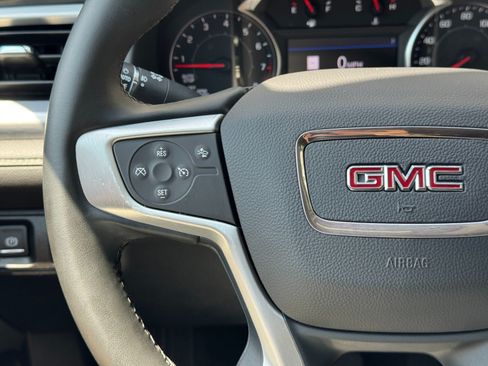 Used 2023 GMC Acadia SLT FWD image 18