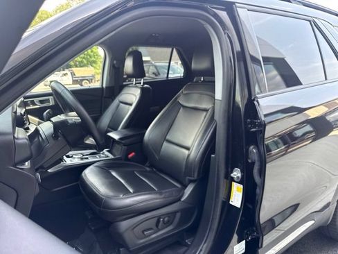 Used 2023 Ford Explorer XLT w/ Equipment Group 202A AWD/4WD image 10
