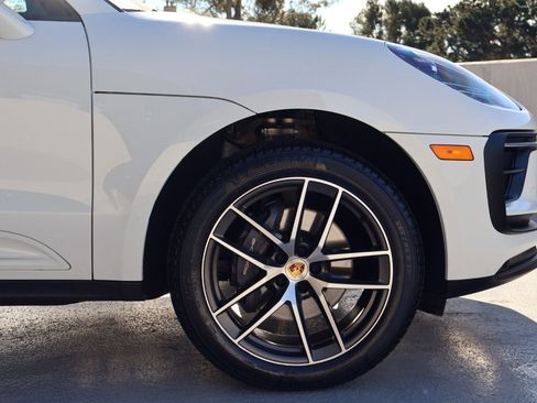 Certified 2025 Porsche Macan image 11