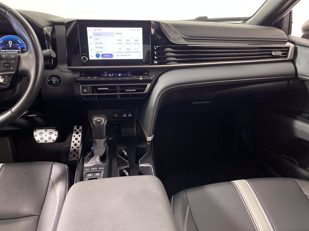 Used 2025 Toyota Camry SE FWD image 15