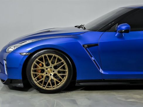 Used 2020 Nissan GT-R Premium AWD/4WD image 7