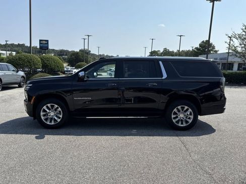New 2025 Chevrolet Suburban Premier RWD image 11