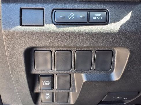 Used 2024 Nissan Frontier SV RWD image 14