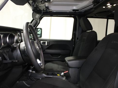 Used 2023 Jeep Wrangler Sahara image 17