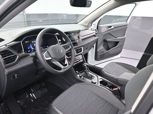 New 2026 Volkswagen Taos SE image 35
