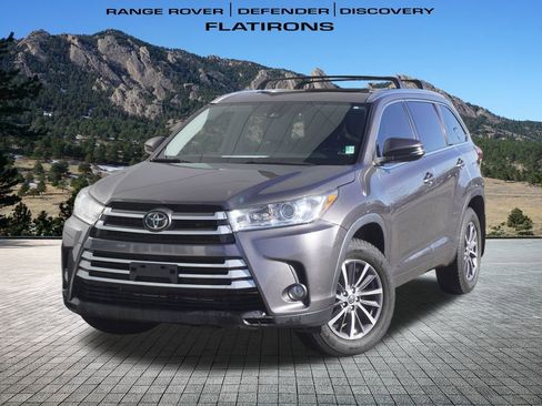 Used 2018 Toyota Highlander XLE image 1