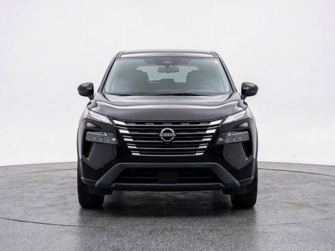 Used 2025 Nissan Rogue SV AWD/4WD image 2