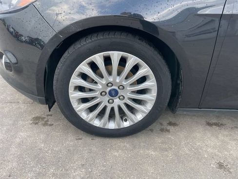 Used 2012 Ford Focus Titanium FWD image 28