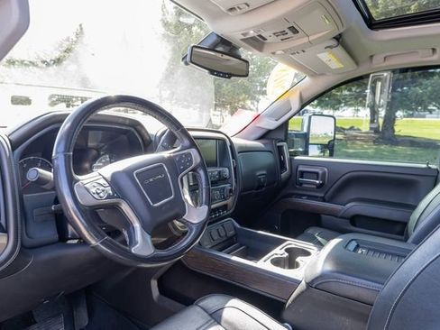 Used 2018 GMC Sierra 2500 Denali AWD/4WD image 9