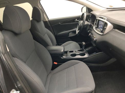 Used 2017 Kia Sorento LX w/ LX Convenience Package image 21