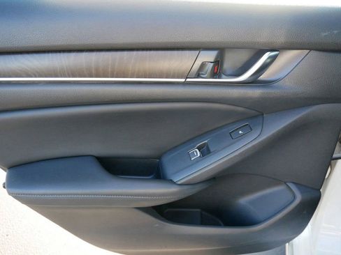 Used 2018 Honda Accord Touring image 13