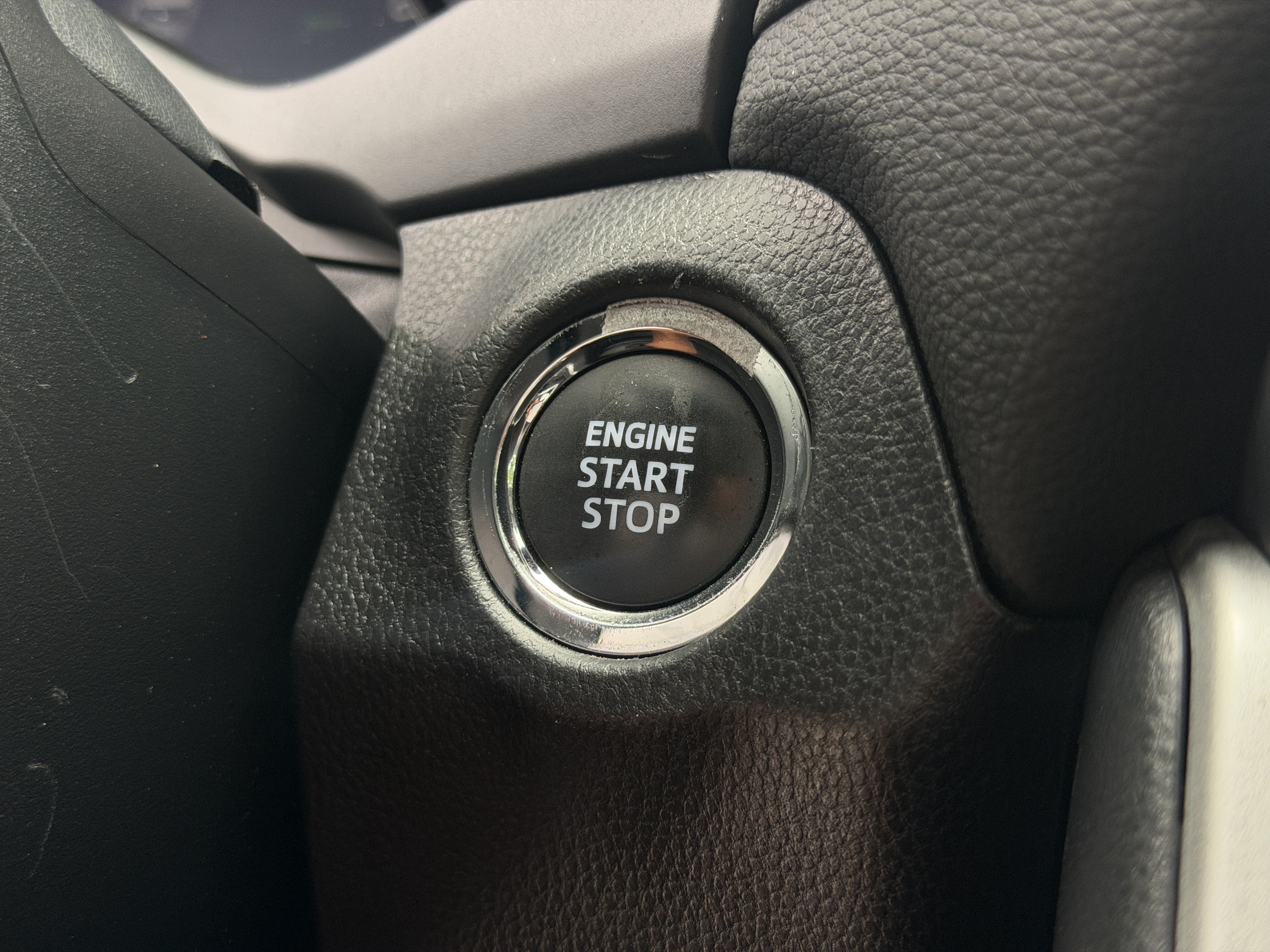 Used 2024 Toyota RAV4 XLE w/ Convenience Package FWD image 29