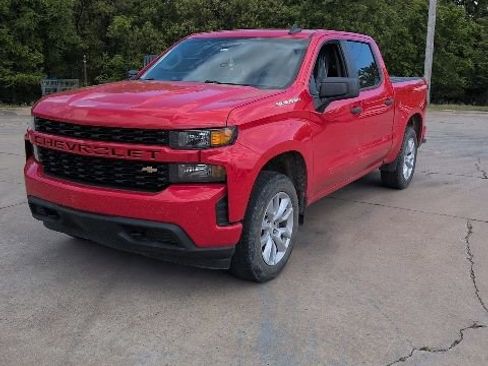 Used 2020 Chevrolet Silverado 1500 Custom w/ Custom Value Package image 3