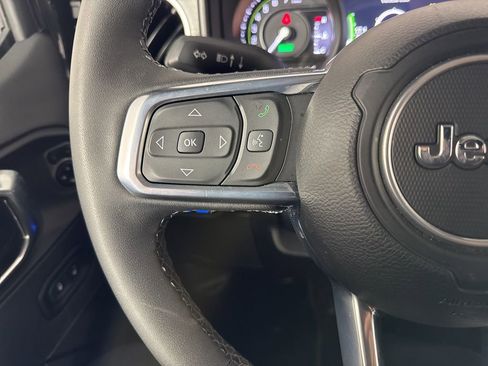 Used 2025 Jeep Wrangler Unlimited Sahara image 32