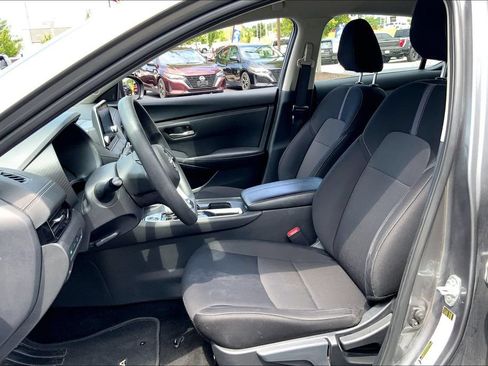 Used 2024 Nissan Sentra SV FWD image 9