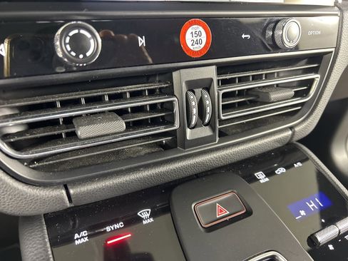 Certified 2023 Porsche Macan Turbo image 35